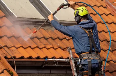 Démoussage et hydrofuge de toiture à Barenton